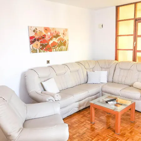 Donna Apartment