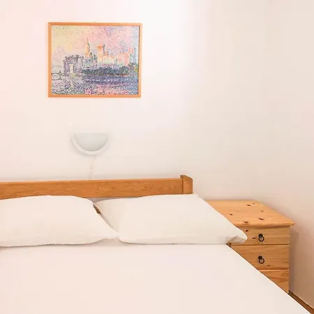 Donna Biograd Na Moru