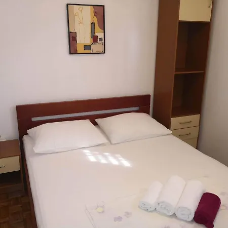 Donna Apartman *
