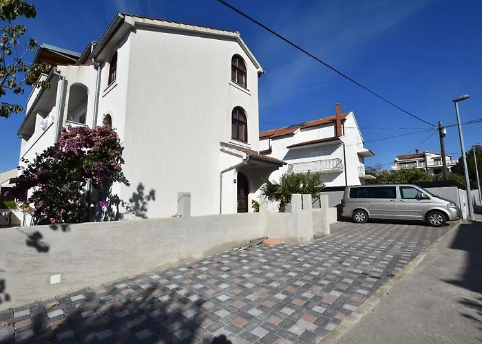 Donna * Биоград-на-Мору